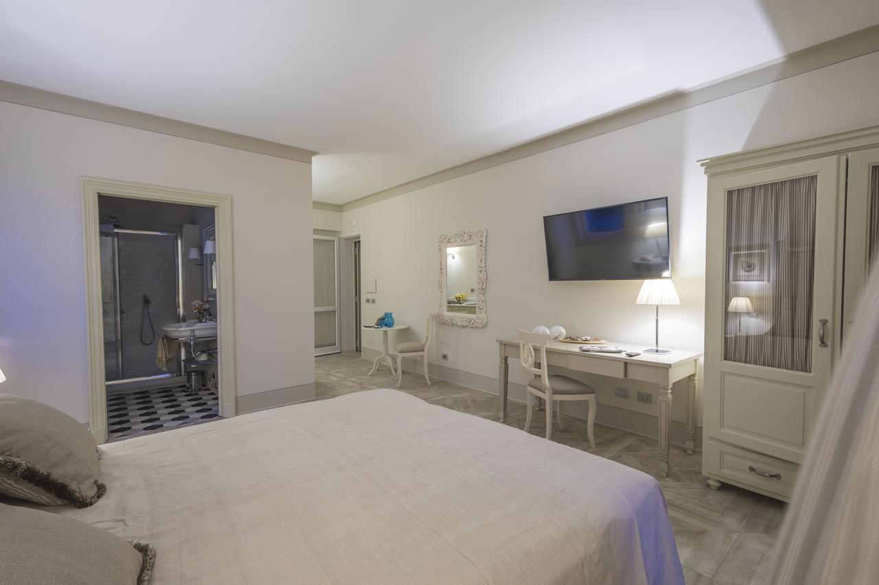 Maridea Casa Vacanza- Le Alcove Sul Mare Suites Ponza Exterior foto